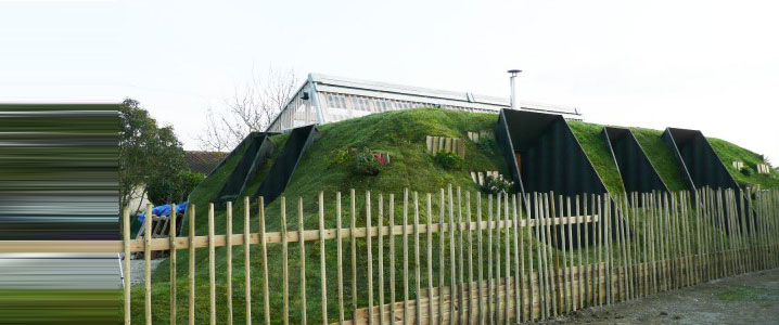 maison isolée avec la terre